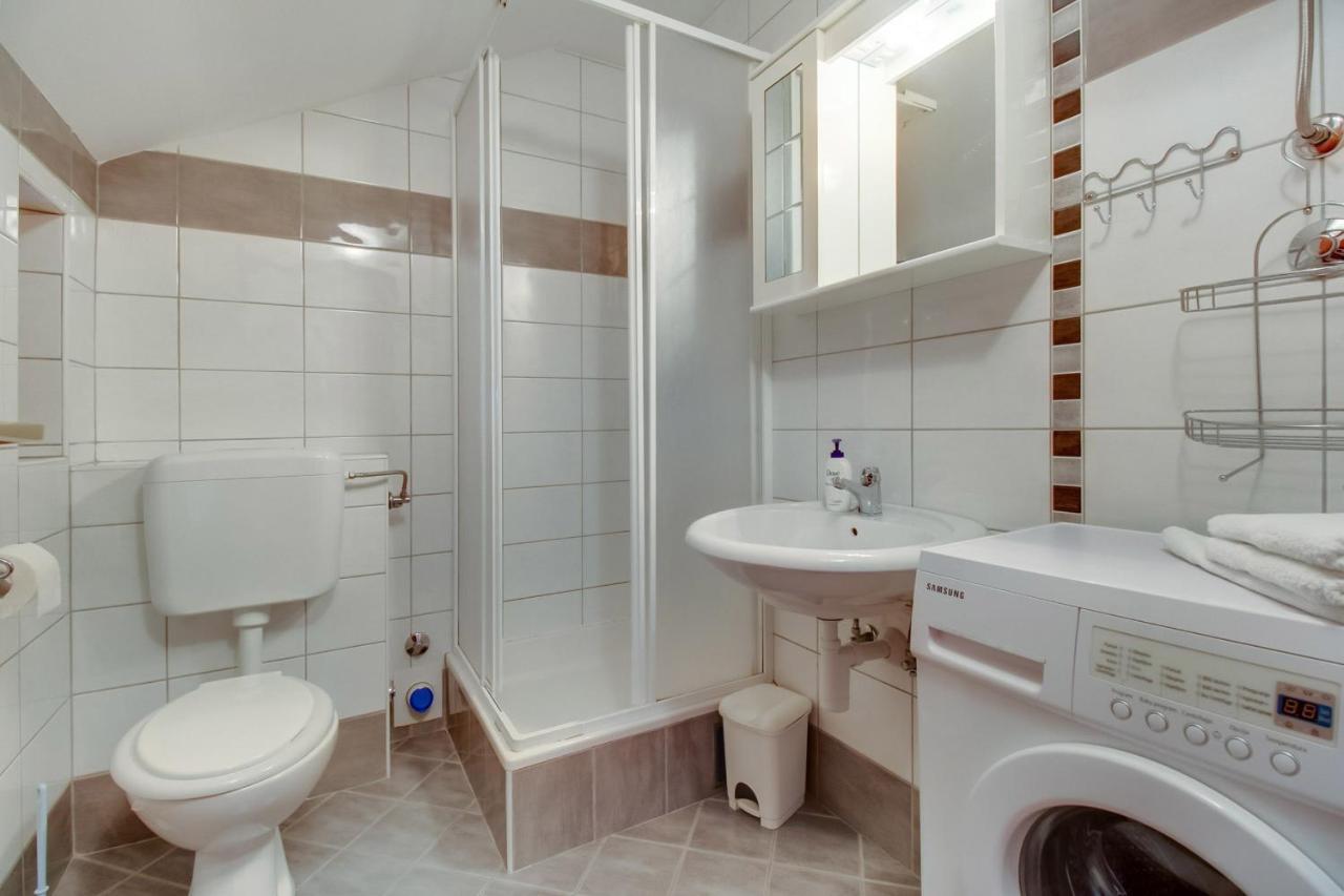 Apartments Rosa Mali Losinj Luaran gambar