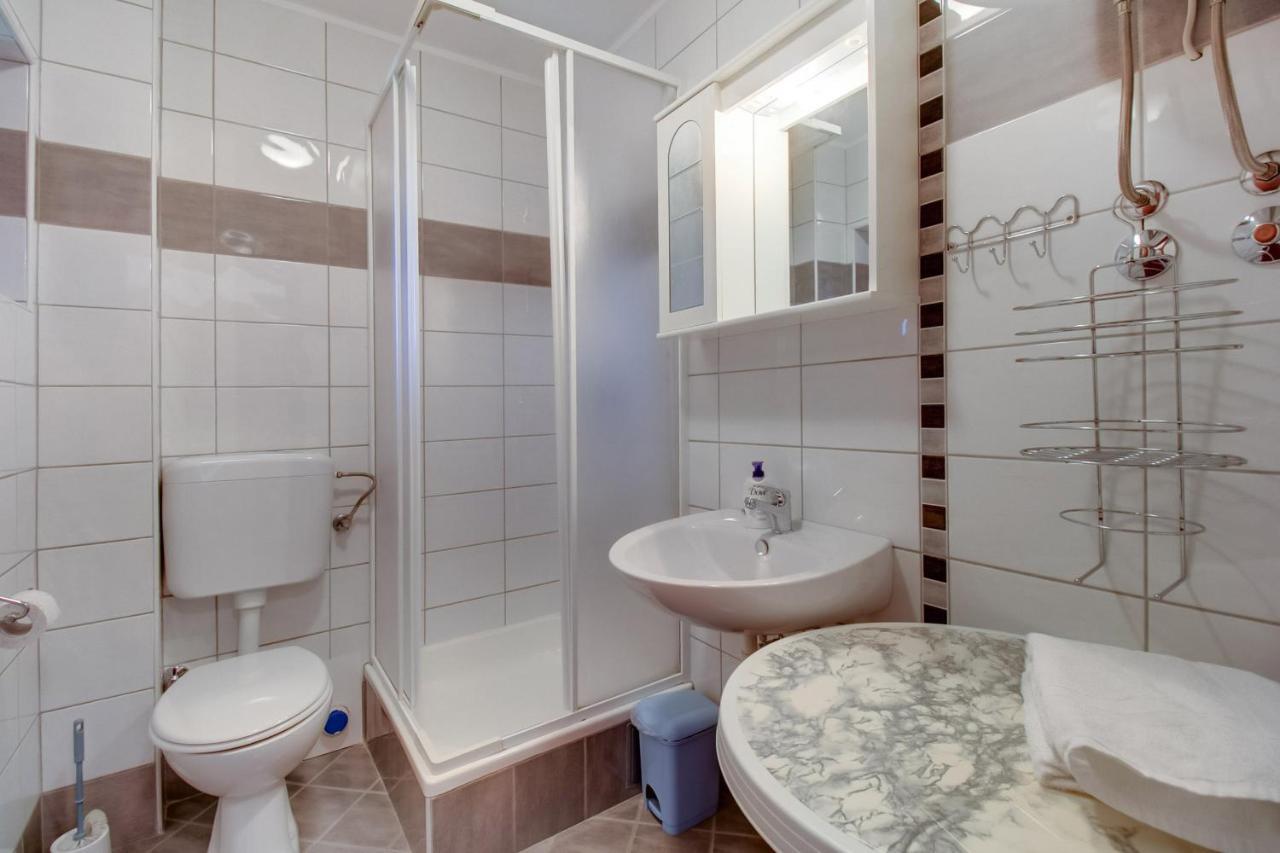 Apartments Rosa Mali Losinj Luaran gambar