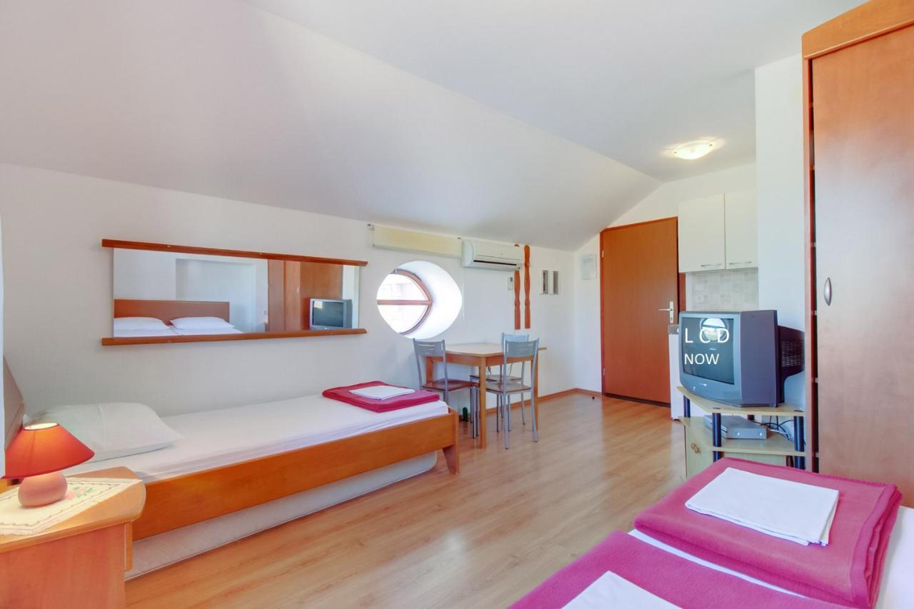Apartments Rosa Mali Losinj Luaran gambar