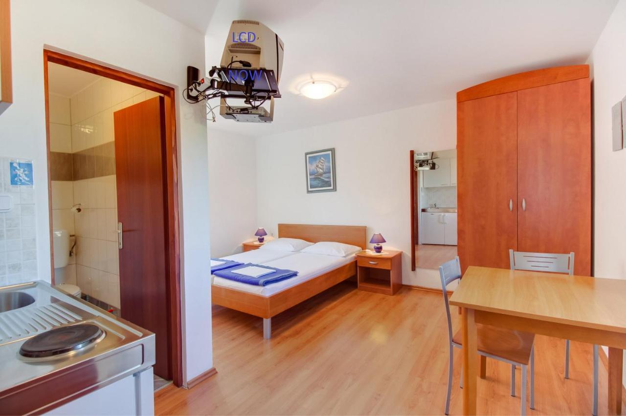 Apartments Rosa Mali Losinj Luaran gambar