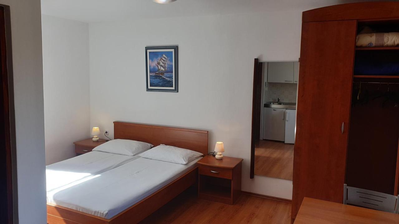 Apartments Rosa Mali Losinj Luaran gambar
