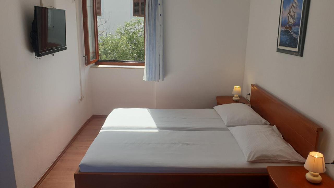 Apartments Rosa Mali Losinj Luaran gambar