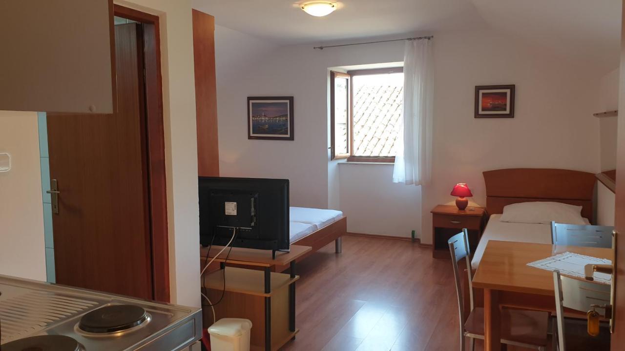 Apartments Rosa Mali Losinj Luaran gambar