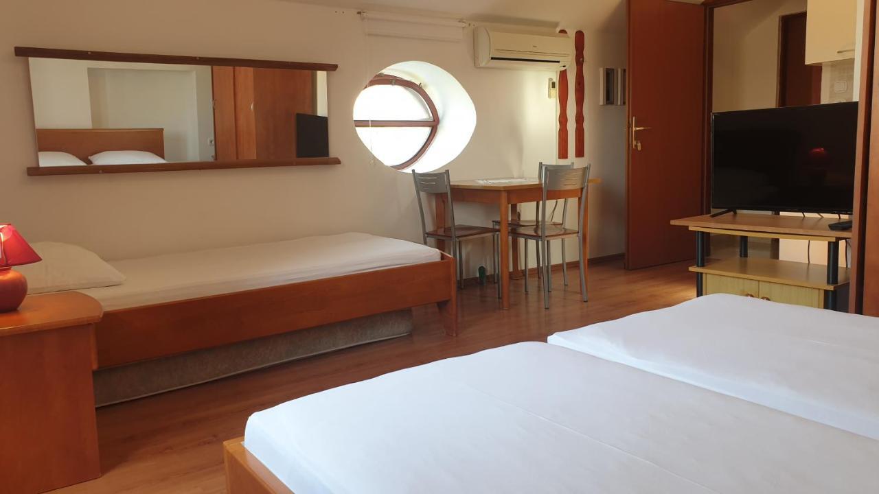 Apartments Rosa Mali Losinj Luaran gambar